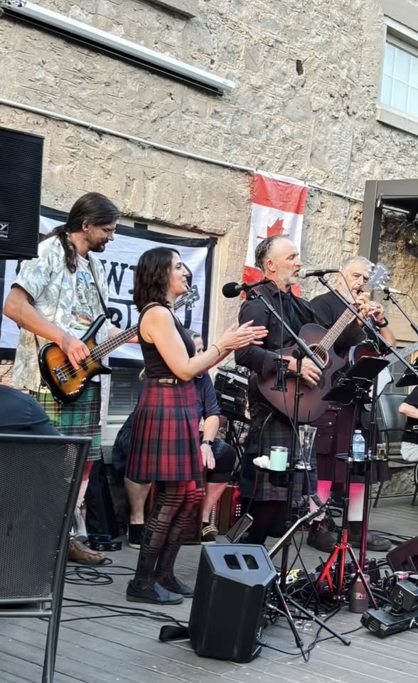 Live music with Crowded Table - Burlington - concert in the park